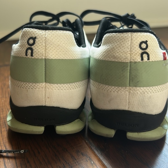 ON Cloud cloud flash sneakers size 8 - Picture 13 of 13